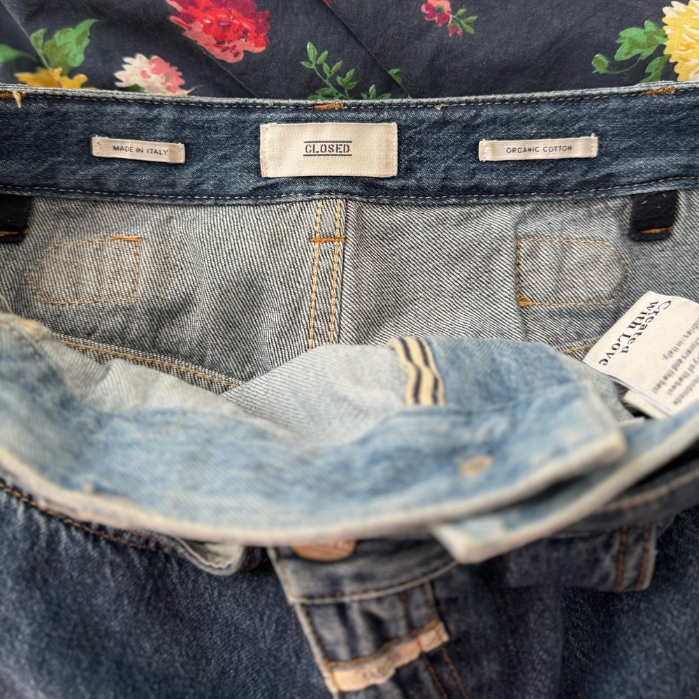 Closed Wide-Leg Cropped Jeans in Mid Blue - Picture 9 of 13